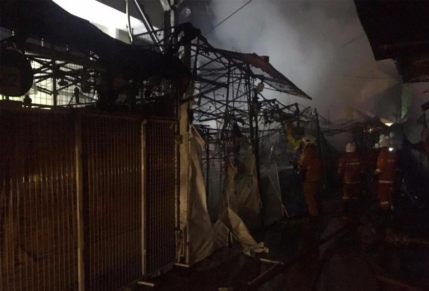 Antara gerai yang terbakar pada kejadian awal pagi Selasa. - Foto Jabatan Bomba dan Penyelamat Malaysia