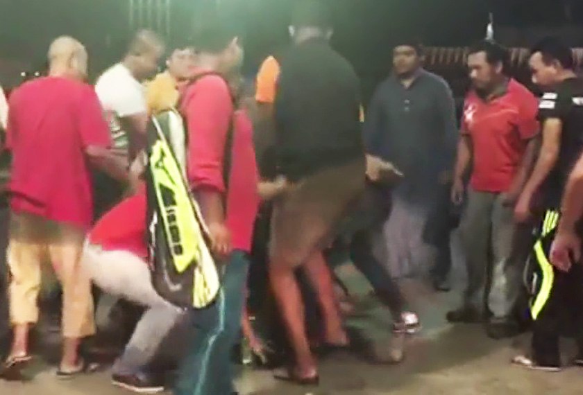 Warga asing itu berjaya diberkas orang ramai selepas hampir setengah jam mengamuk. - Foto Astro AWANI