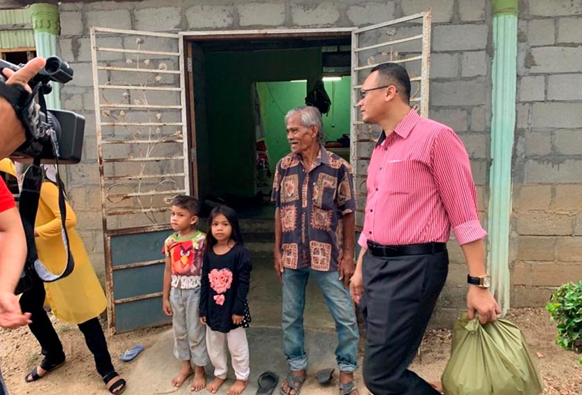 Pok Jeng berkongsi kisah penderitaannya. - Gambar Astro AWANI