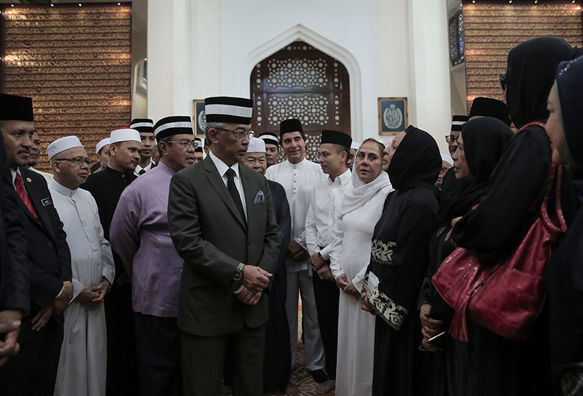 Baginda menyifatkan kehilangan Allahyarham sebagai satu kehilangan besar buat industri hiburan tanah air. GAMBAR Astro AWANI/SHAHIR
