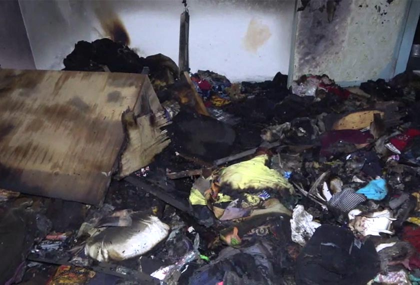 Panik dengan kejadian itu bapa kepada tiga cahaya mata bergegas pulang sebelum melihat barangannya musnah dimamah api. - Foto Astro AWANI