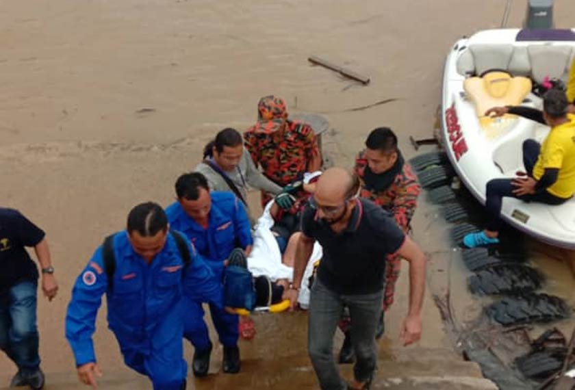 Akibat kemalangan tersebut,mangsa mengalami kecederaan parah iaitu patah kaki kanan dan mangsa telah dikejar ke Hospital Kanowit. - Foto PDRM