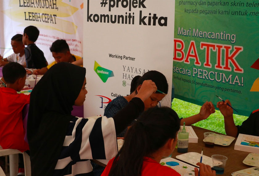 Kanak-kanak turut didedahkan dengan pelbagai kemahiran termasuk melukis dan mencanting batik. Gambar KL DiverseCity