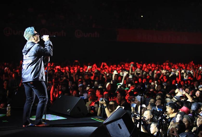 Persembahan mantap disajikan kepada peminat bermula dengan lagu Chemistry, Epitome, Meltdown dan Mermaid. - Foto oleh Shafiq Shahar