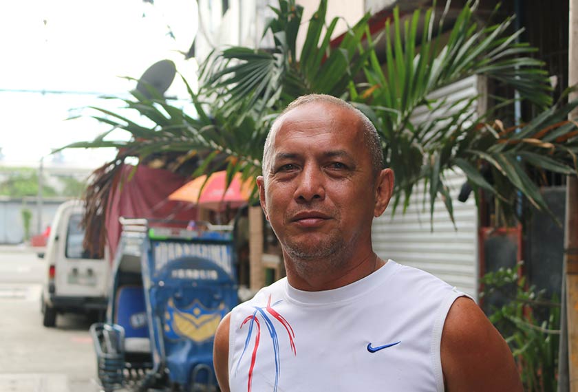 Gibo, rakan Isko semasa kecil, dengan nada bergurau berkata dia juga sepatutnya jadi kaya dan terkenal seperti Isko. Pasukan Ceritalah