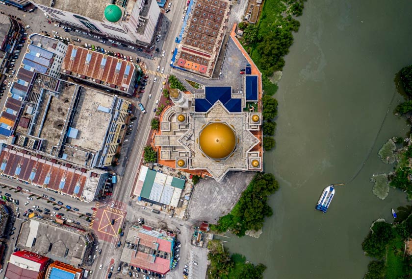 'Interceptor' mula operasi bersihkan Sungai Klang - foto The Ocean Cleanup