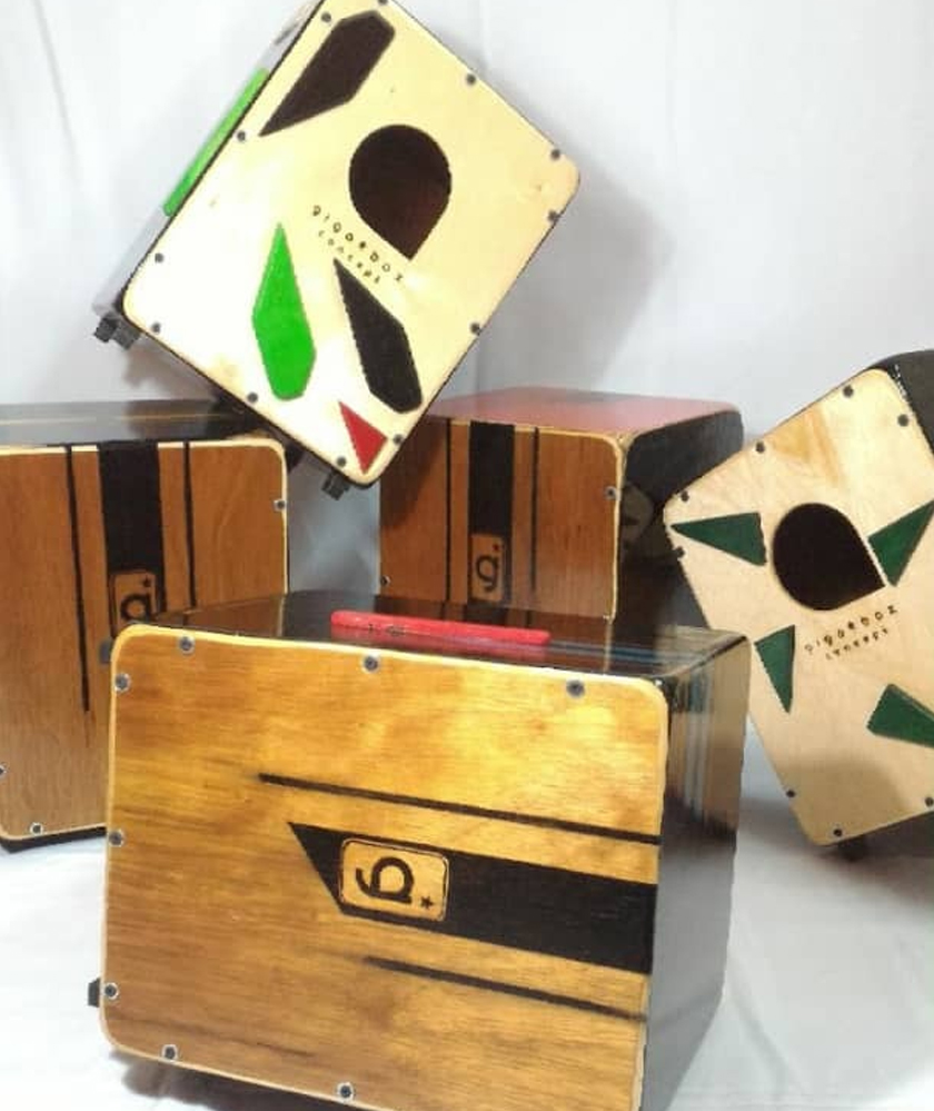 Antara cajon yang dihasilkan Raziman mengikut kriteria dan cita rasa pelanggan.