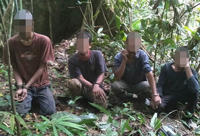 Warga asing yang terlibat dipercayai dibantu oleh orang tempatan untuk mereka akses ke dalam hutan bagi mendapatkan sumber flora dan fauna.- Foto PDRM