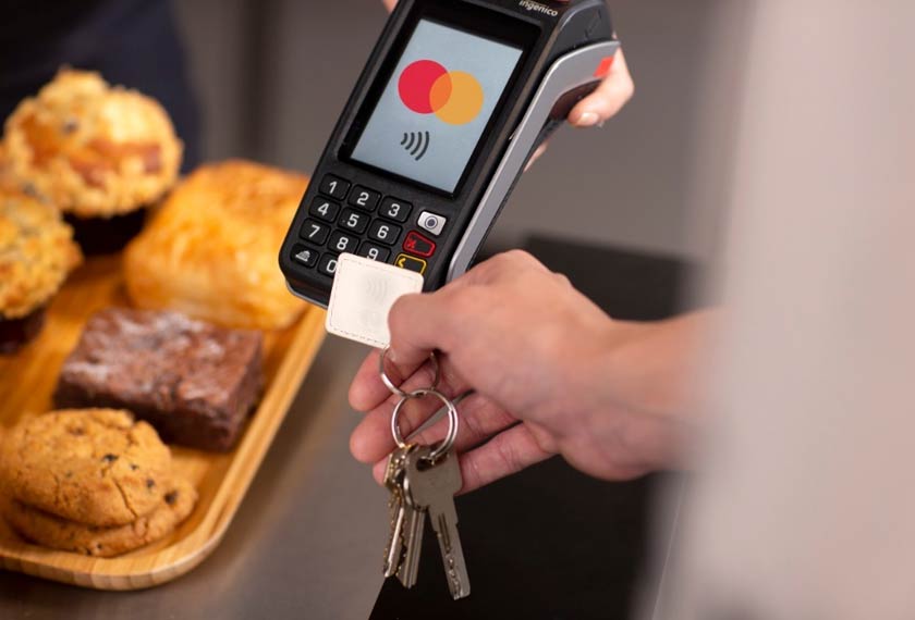 Token pembayaran boleh didatangkan dalam apa-apa objek seperti jam tangan, cermin mata, kunci kereta dan lain-lain lagi.