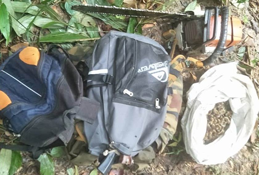 Antara peralatan yang dirampas dalam Op Bersepadu Khazanah yang dipercayai digunakan untuk mengaut hasil hutan negara. - Foto PDRM