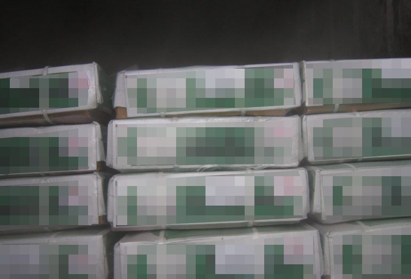 Sebanyak 279,960 kilogram daging kerbau sejuk beku dibawa masuk menerusi 10 kontena secara berasingan sejak 22 Oktober hingga 14 November. - Gambar Jabatan Perkhidmatan Kuarantin dan Pemeriksaan Malaysia 