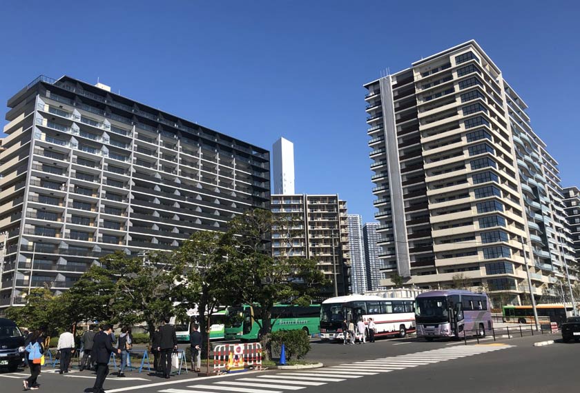 Inilah tempat penginapan bagi atlet-atlet yang bakal mengharumkan nama negara masing-masing, pada asalnya merupakan tapak gudang, dan telah diubah suai menjadi perkampungan atlet di Tokyo.