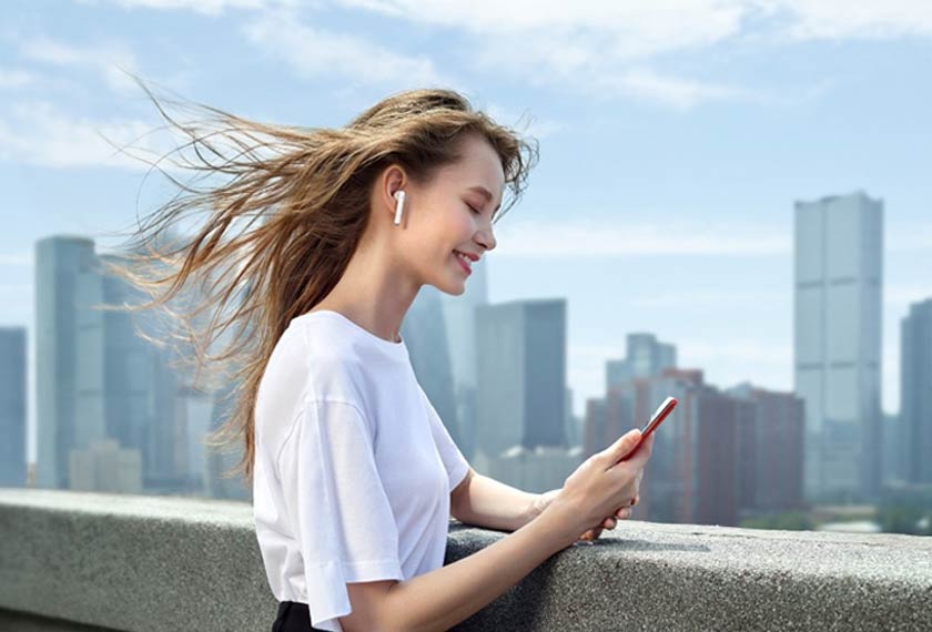 Ia dikuasakan dengan chipset Kirin A1, yang bertujuan untuk memberikan pengalaman audio yang memuaskan kepada pengguna.