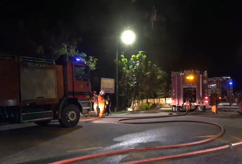 Api berjaya dipadamkan anggota Balai Bomba dan Penyelamat Kuala Terengganu dalam masa 25 minit. Astro AWANI