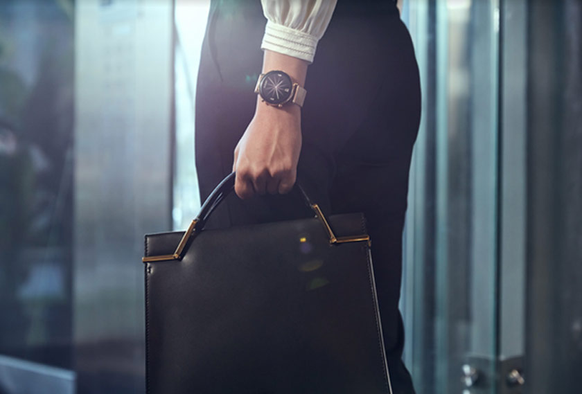 Watch GT 2 juga mempunyai kuasa bateri yang tahan lama sehingga 14 hari sebelum anda perlu mengecasnya lagi.