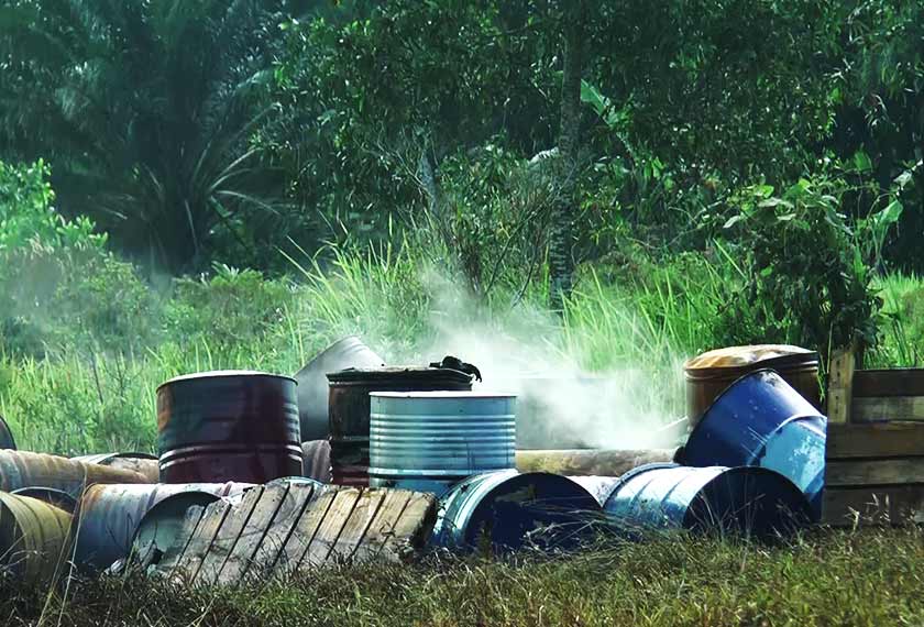 Pemeriksaan mendapati letupan melibatkan longgokan 270 tong bahan kimia yang ditinggalkan di kawasan lapang berkenaan. - Foto Astro AWANI