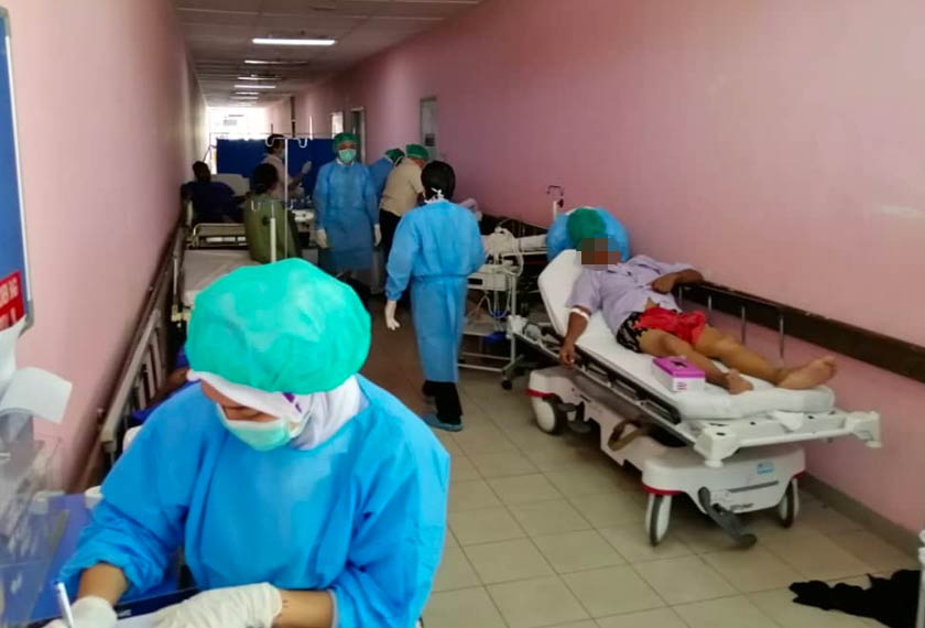 Kesemua mangsa terdiri dari lima lelaki dan seorang perempuan itu kini mendapatkan rawatan lanjut di Hospital berkenaan. - Foto JBPM