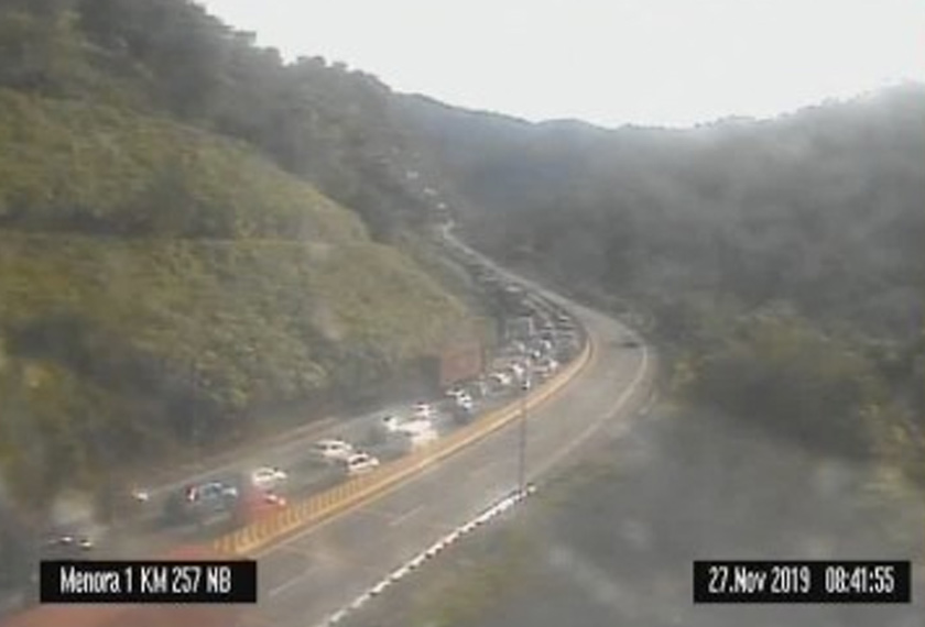 Kemalangan menyebabkan kesesakan sepanjang tujuh kilometer. - Foto JBPM Perak