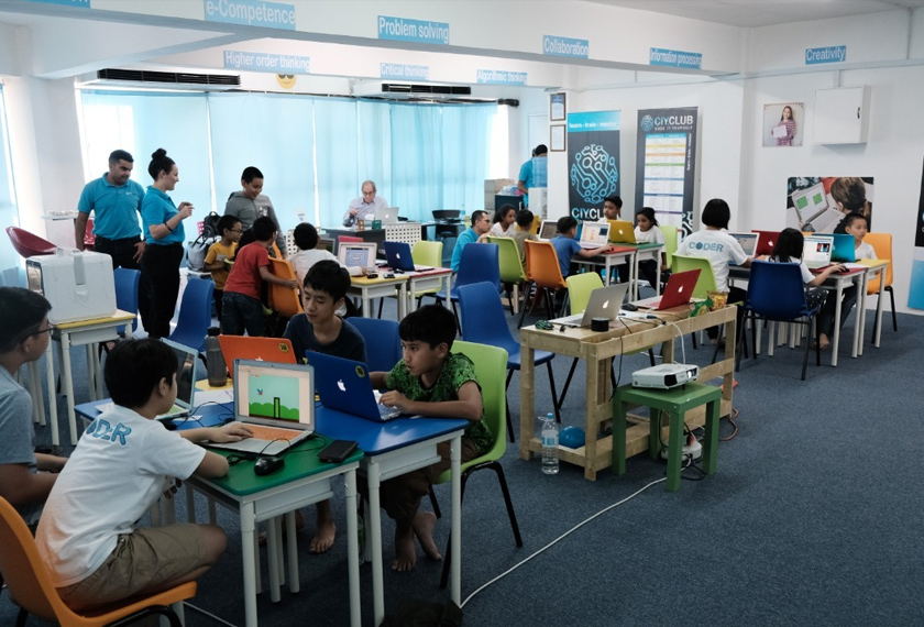 Program kem ‘coding’ ini bertujuan untuk memberi anak -anak pendekatan berkenaan asas pengekodan serta menyiapsediakan mereka dengan ilmu digital untuk masa hadapan