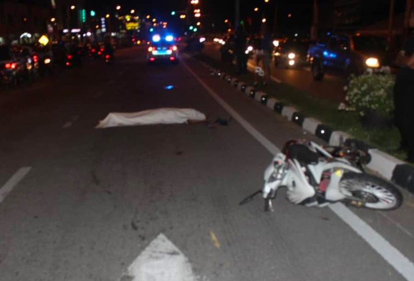 Mangsa telah terjatuh di atas jalan di lorong kanan sebelum sebuah kenderaan yang datang dari arah sama gagal mengelak lalu melanggar mangsa. - Foto PDRM