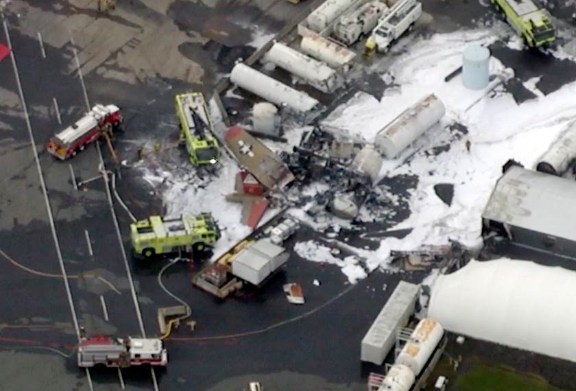 Enjin keempat pesawat itu mengalami kesukaran untuk berfungsi ketika di udara menyebabkan juruterbang pesawat itu membuat pusingan untuk mendarat.