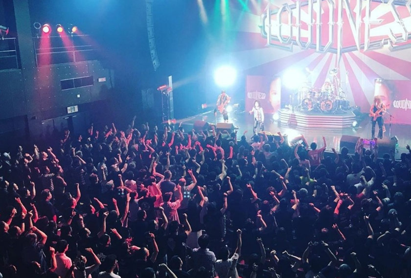 Pernah berkongsi pentas dalam dua konsert bersama kumpulan Search satu ketika dahulu, kehebatan kumpulan Loudness adalah setanding kugiran besar lain dari Amerika Syarikat dan juga United Kingdom.