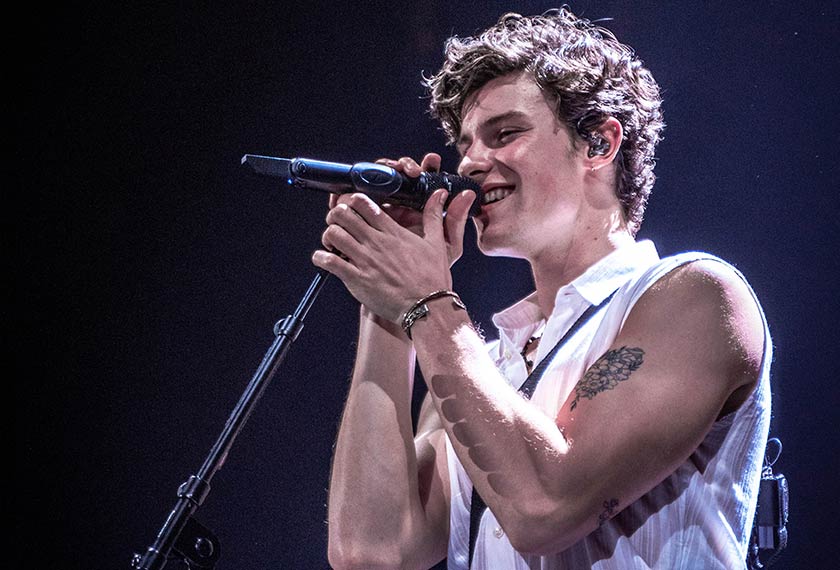 Mendes kelihatan cukup bertenaga sepanjang konsert itu berlansung. (Foto Jinson Chee )