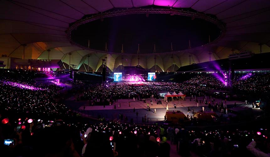 Konsert BTS di Riyadh, Arab Saudi pada Jumaat ditonton oleh 30,000 peminat setia mereka. - Gambar Twitter @Turki_alalshikh