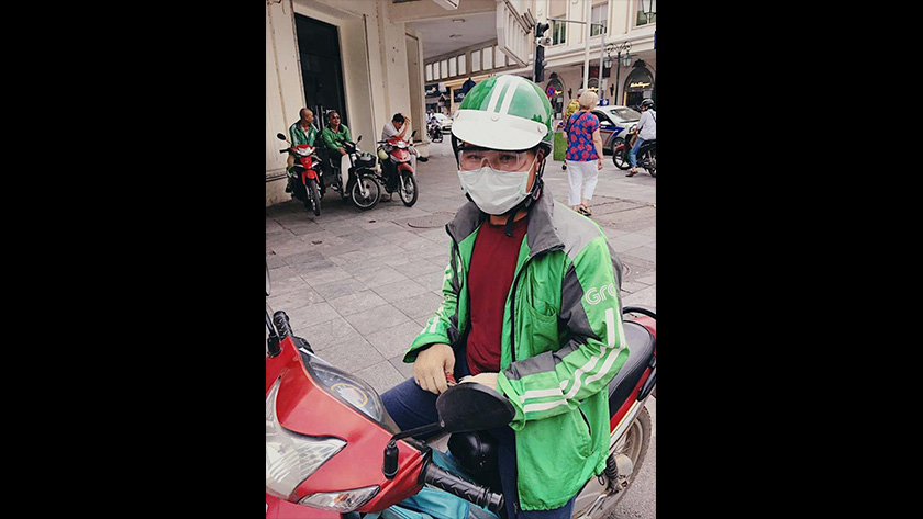 Dinh Van Hung bekerja sebagai pengemudi Grab di kota sibuk Hanoi, Vietnam. Pasukan Ceritalah