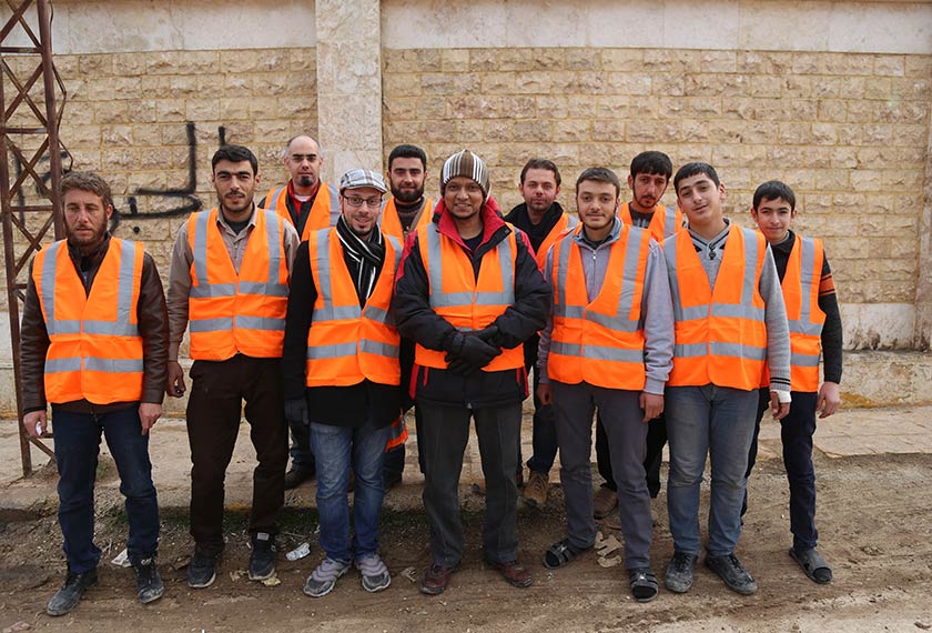 Haji Abdul Azeez bersama sukarelawan Youth For Syria - Foto Malaysia Life Line for Syria