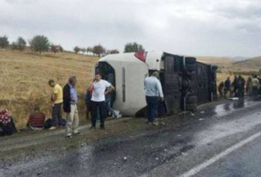 Seorang rakyat Malaysia maut manakala 10 lagi cedera dalam satu kemalangan melibatkan bas yang mereka naiki di Afyonkarahisar, Turki semalam. - Foto Bernama