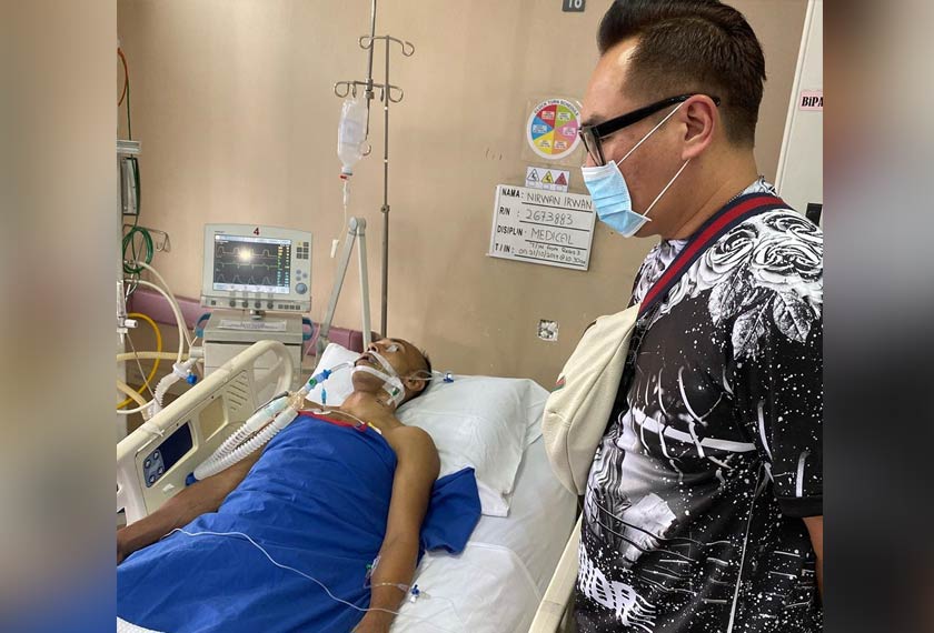 AC Mizal menziarahi One II ketika Allahyarham dirawat di hospital. - Gambar Instagram AC Mizal