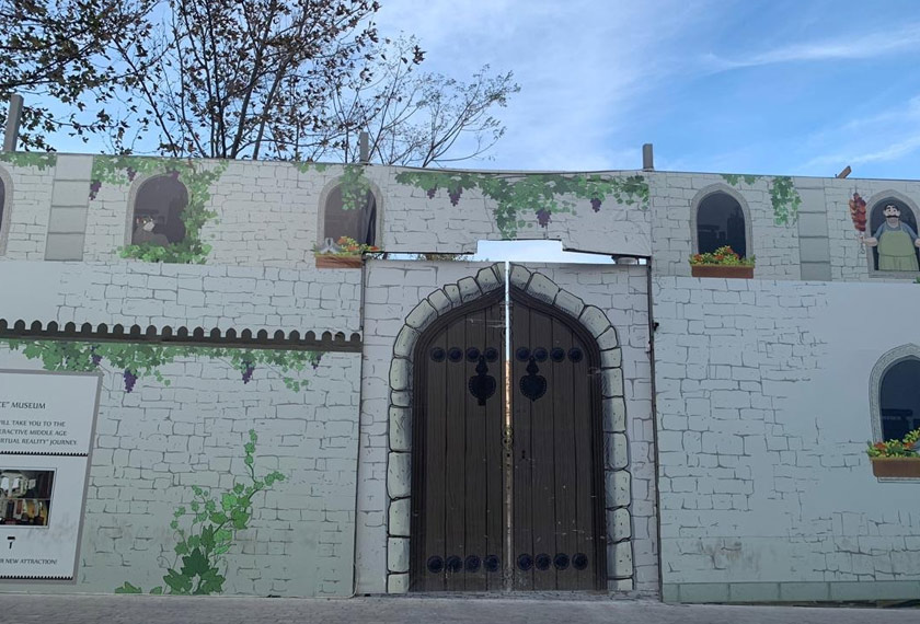 Antara seni yang dipamerkan di Old Town Baku - Gambar Astro AWANI/Hasimi Muhamad