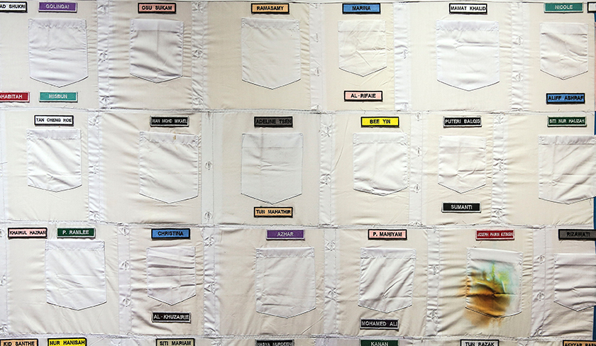 Karya bertajuk 'Sekolah Kita' merupakan antara karya Ahmad Shukri yang dipamerkan di Segaris Art Center. - Gambar Astro AWANI/Shahir Omar