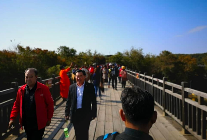 Freedom Bridge yang ikonik jadi tumpuan pengunjung. - Astro AWANI