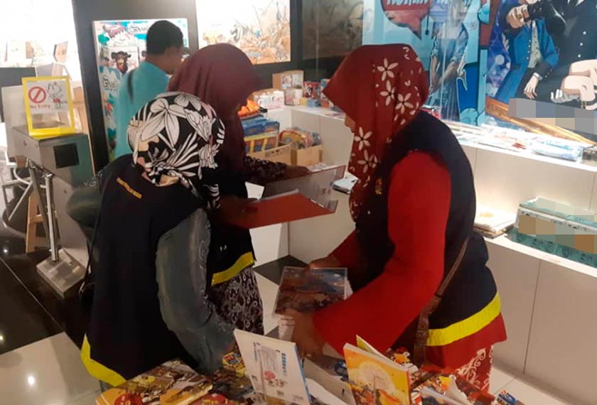 Difahamkan ketika serbuan dilakukan hanya terdapat pekerja berikutan premis baru dibuka pada jam 11 pagi. - Foto ihsan pembaca Astro AWANI