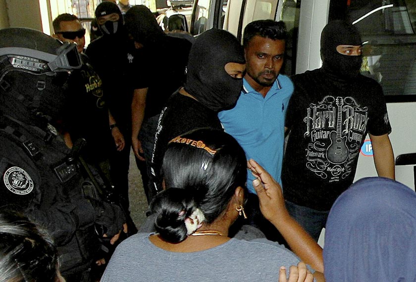 Seorang pengawal keselamatan, M.Pumugam, 29, didakwa di Makamah Sesyen hari ini atas dua pertuduhan memiliki item berkaitan dengan kumpulan pengganas LTTE. - Foto BERNAMA