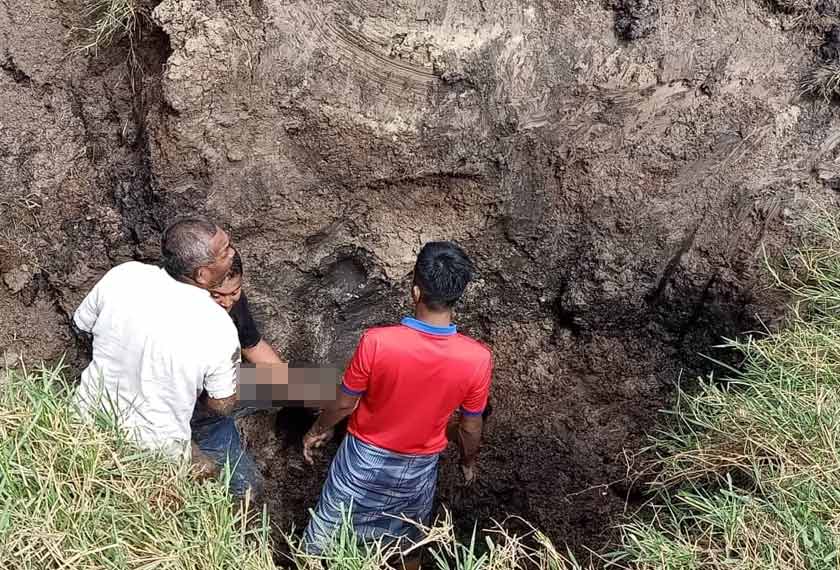 mangsa bersama seorang lagi rakannya menggali tanah berdekatan Rumah Anak Yatim Bukit Peraksi bagi membina telaga. - Foto Astro AWANI