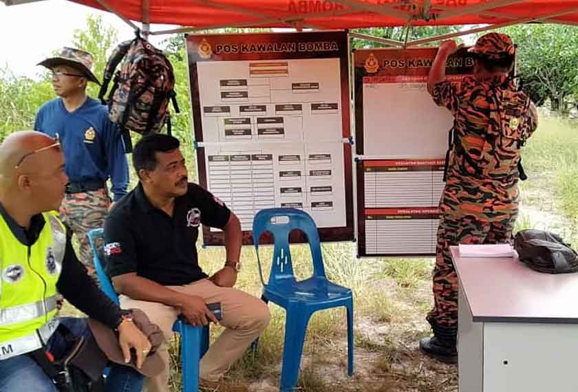 Gerakan SAR sedang dilaksanakan di Batang Suai, Niah untuk mencari rakyat Indonesia yang dikhuatiri lemas. – Gambar ihsan Jabatan Bomba dan Penyelamat Negeri Sarawak.