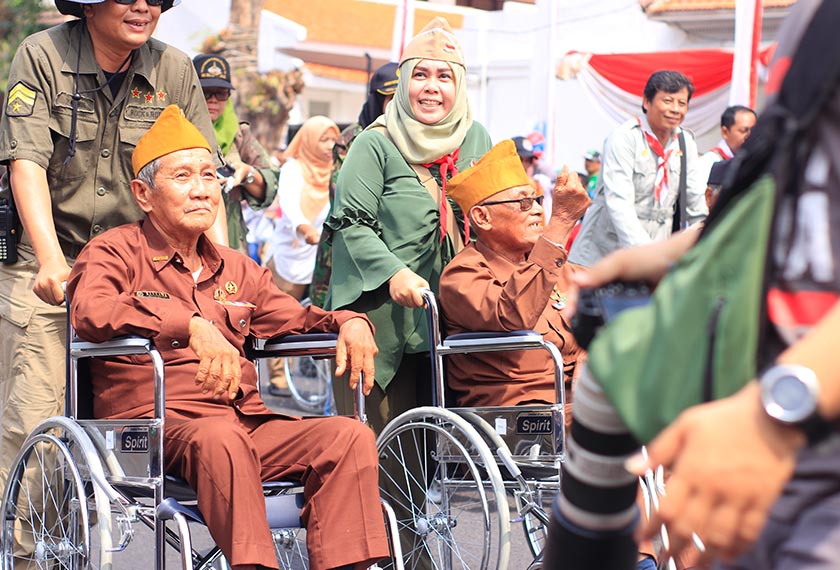 Veteran tentera turut dijemput mengambil bahagian dalam perarakan Hari Merdeka di Putrajaya.  Pasukan Ceritalah
