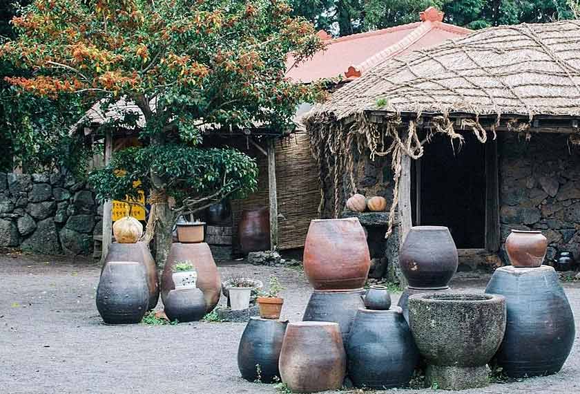 Kampung ini digunakan sebagai lokasi utama dalam drama sejarah antaranya Dae Jang Geum (Jewel in the Palace).