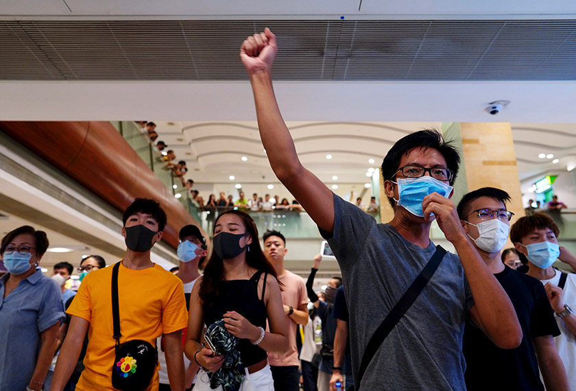 Protes itu merupakan himpunan pertama selepas Ketua Eksekutif Hong Kong, Carrie Lam membuat pengumuman mengejutkan awal minggu ini. Foto: AP