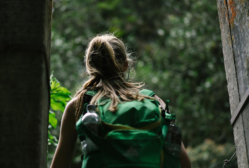 Ambil langkah waspada dengan keadaan sekeliling.