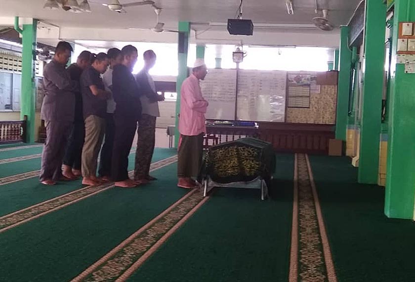 Jenazah kanak-kanak itu disembahyangkan di Masjid Jamek Serkam. Foto Astro AWANI