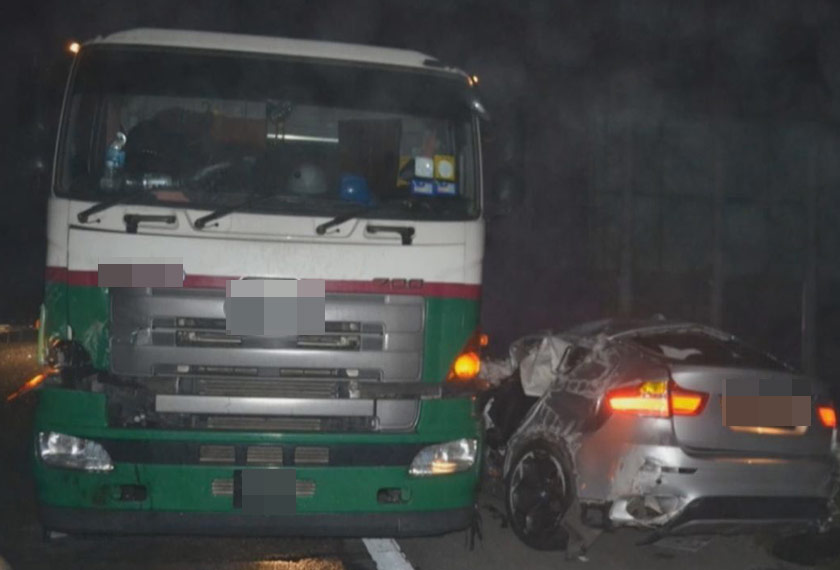 Susulan kejadian itu juga SUV berkenaan juga dikatakan berpusing beberapa kali dan bergesel dengan pembahagi jalan lalu terbabas di hadapan treler. - F oto Astro AWANI