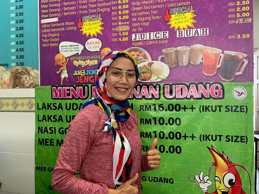 Laksa Sarawak ini diusahakan anak jati Lundu, Nor Hayati Mohd Hamdan. - Foto Astro AWANI/Hasimi Mohamad