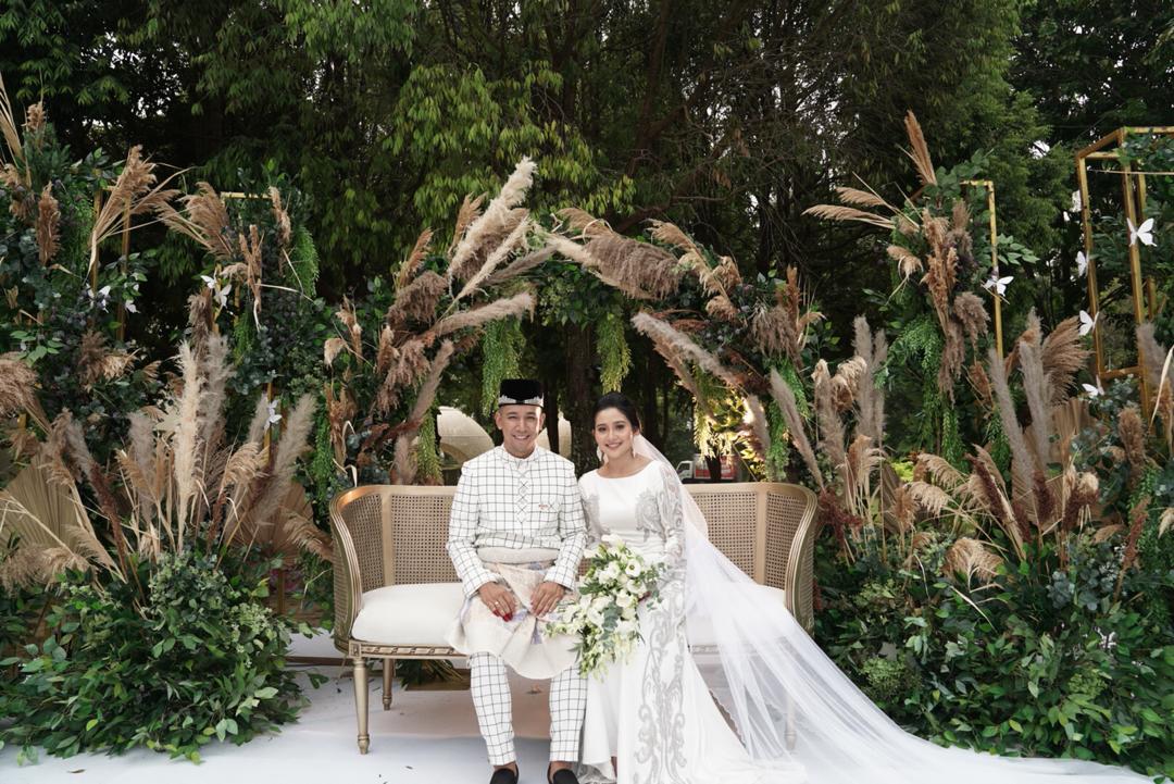 Majlis pernikahan yang hanya dihadiri oleh ahli keluarga dan teman rapat itu dijalankan secara sederhana atas pemintaan keluarga pasangan berkenaan. - Foto Astro Gempak