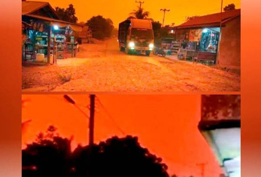  Gambar tular langit berwarna merah di Jambi, Indonesia, semalam. - Foto Agensi