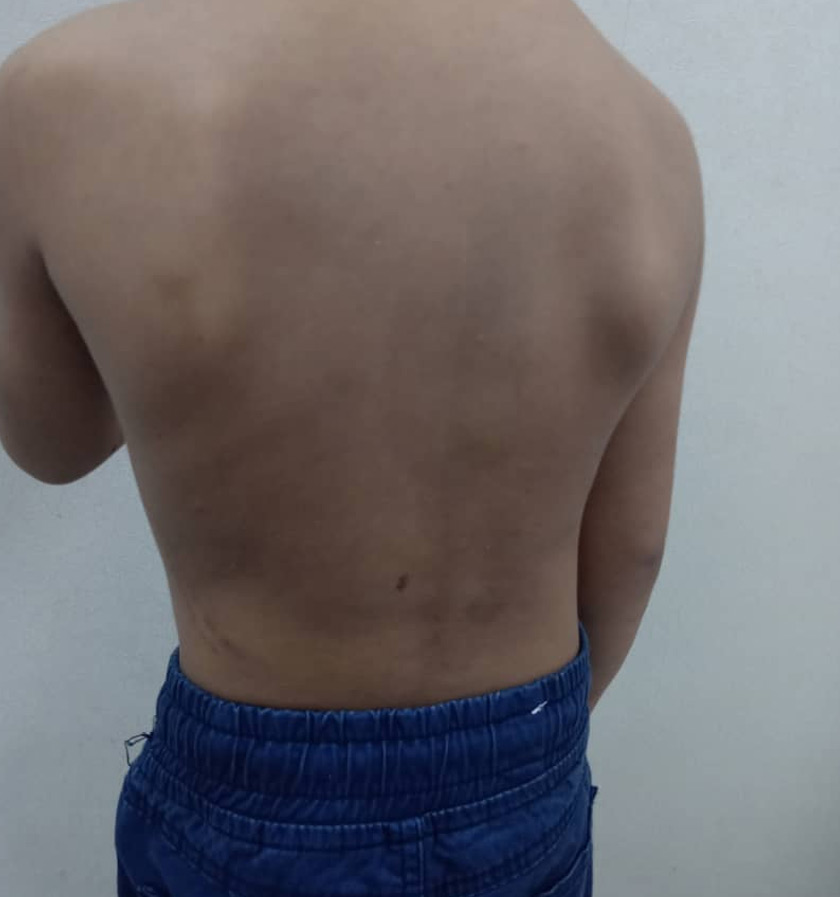 etika anggota polis membuat pemeriksaan lanjut di dalam bilik rumah berkenaan pihaknya menemui seorang kanak- kanak lelaki berusia lima tahun tinggal  bersama pasangan itu. - Foto Astro AWANI