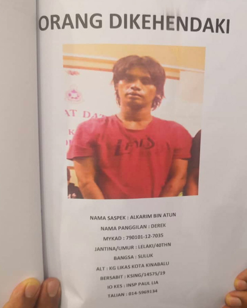 Suspek berusia 40 tahun dan dikenali sebagai 'Derek' dipercayai menjadi punca utama pergaduhan yang melibatkan dua kumpulan berasingan di pusat beli belah itu pada Isnin.